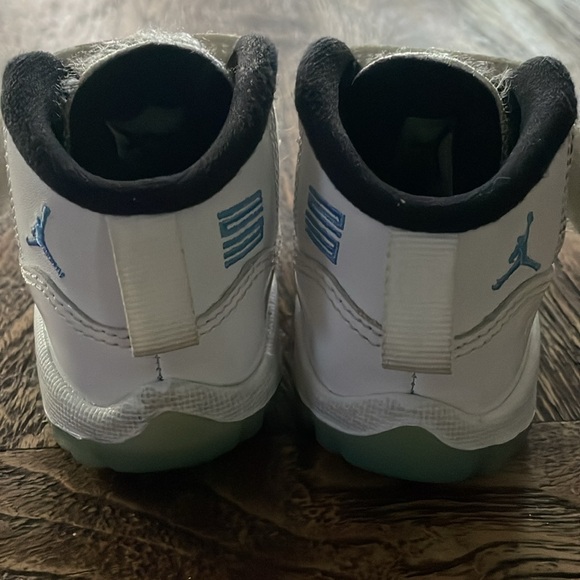Jordan 11 Retro BT Toddler size 4c - Picture 3 of 7